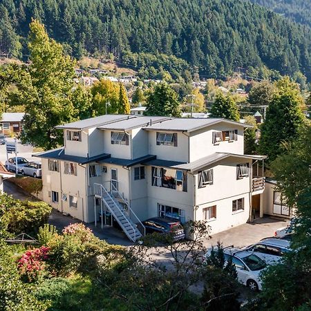The Flaming Kiwi Backpackers Hostel Queenstown Exterior photo