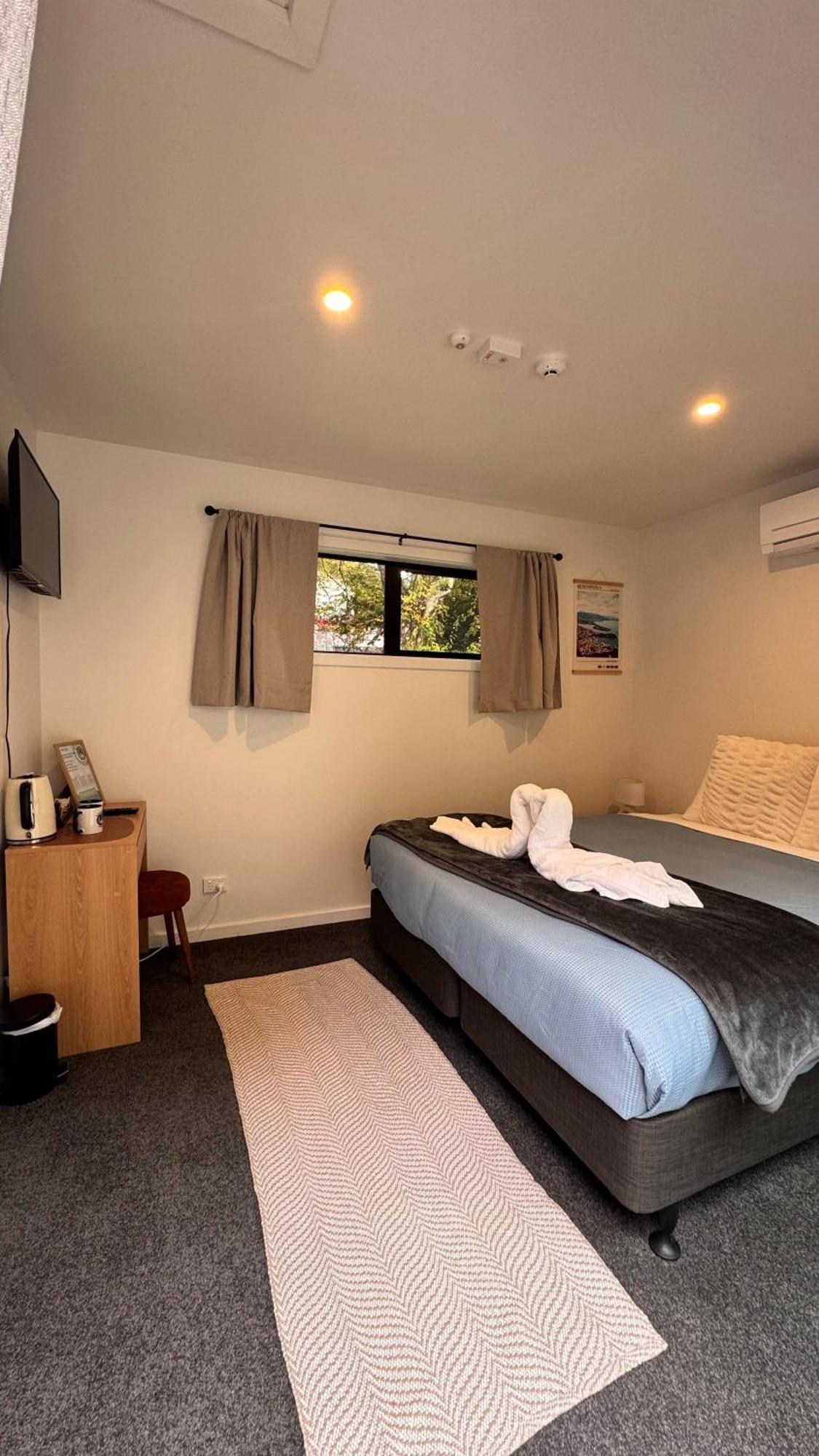 The Flaming Kiwi Backpackers Hostel Queenstown Exterior photo