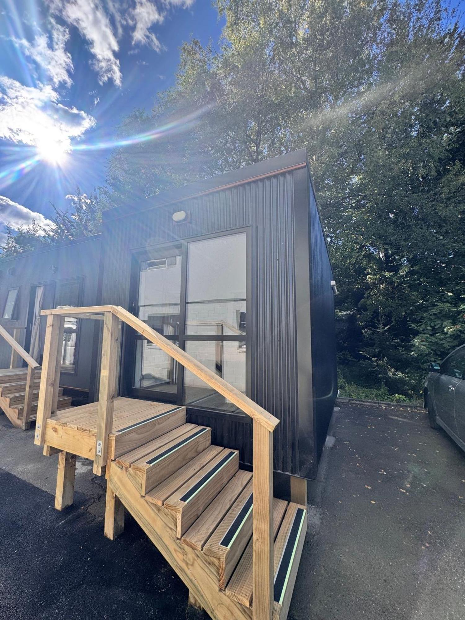 The Flaming Kiwi Backpackers Hostel Queenstown Exterior photo