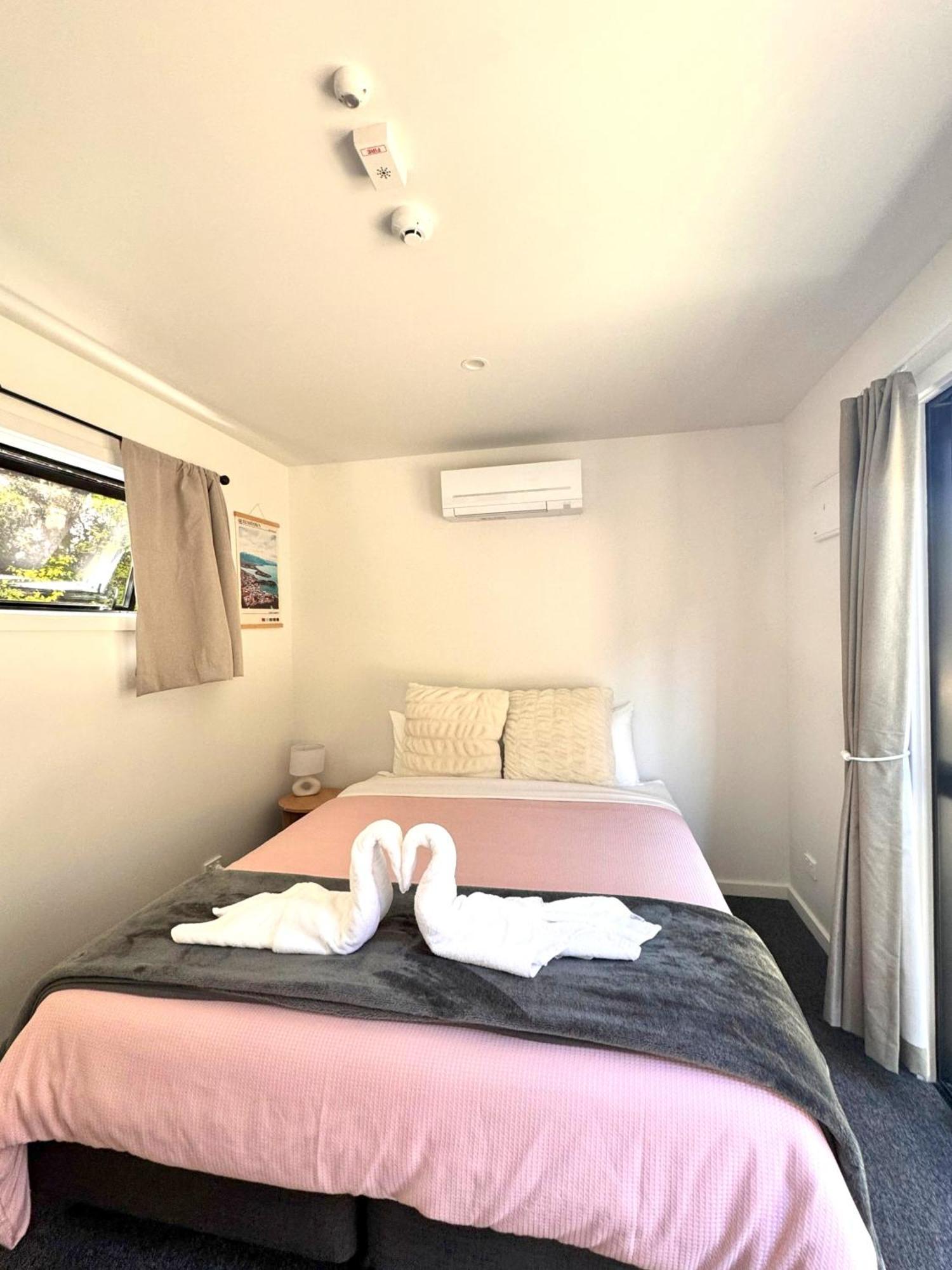 The Flaming Kiwi Backpackers Hostel Queenstown Exterior photo